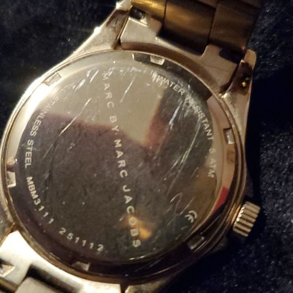 Marc by Marc‎ Jacobs Ladies Watch MBM31111 Analog Goldtone Band White Logo Face - Picture 6 of 8